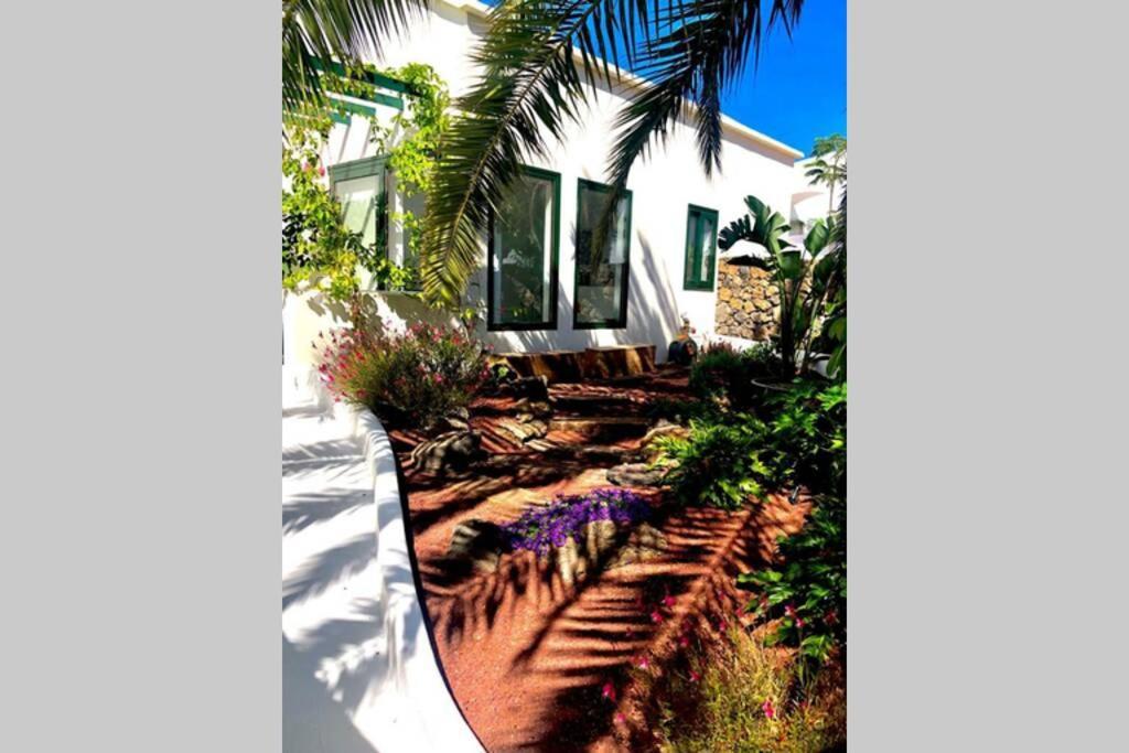 Unique, Stylish & Calm El Estanque By The Sea, Adults Only Villa Costa Teguise Exterior photo