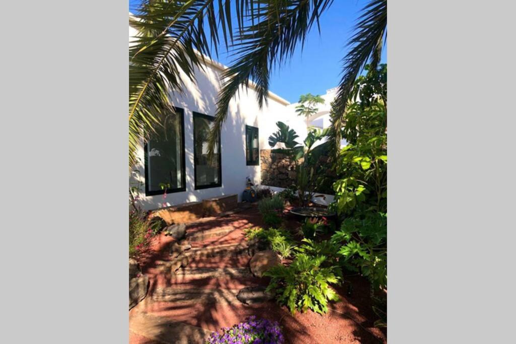 Unique, Stylish & Calm El Estanque By The Sea, Adults Only Villa Costa Teguise Exterior photo